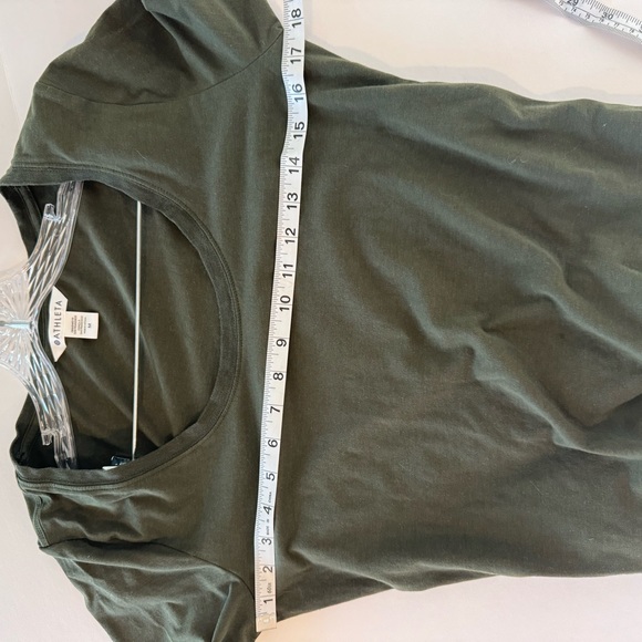 Athleta | Outbound Scoop Neck Short Sleeve Tee | Medium Aspen Olive - Picture 4 of 4